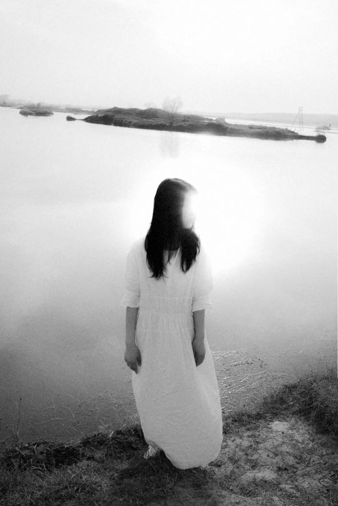王磊写真集，瞬间魅力的艺术展现